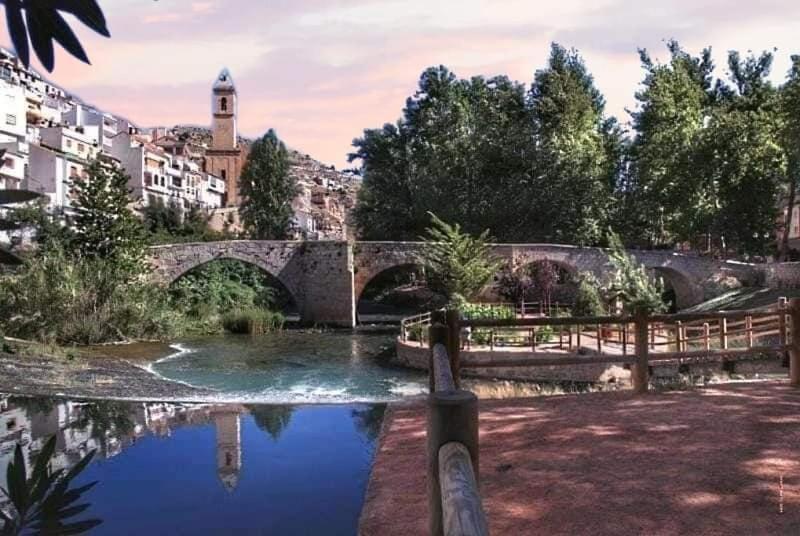 Apartamentos Los Robles Alcala del Jucar Exteriör bild
