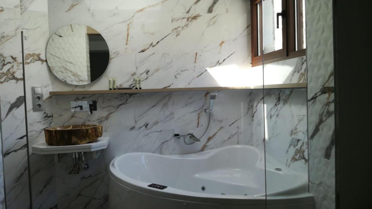 Apartamentos Los Robles Alcala del Jucar Exteriör bild