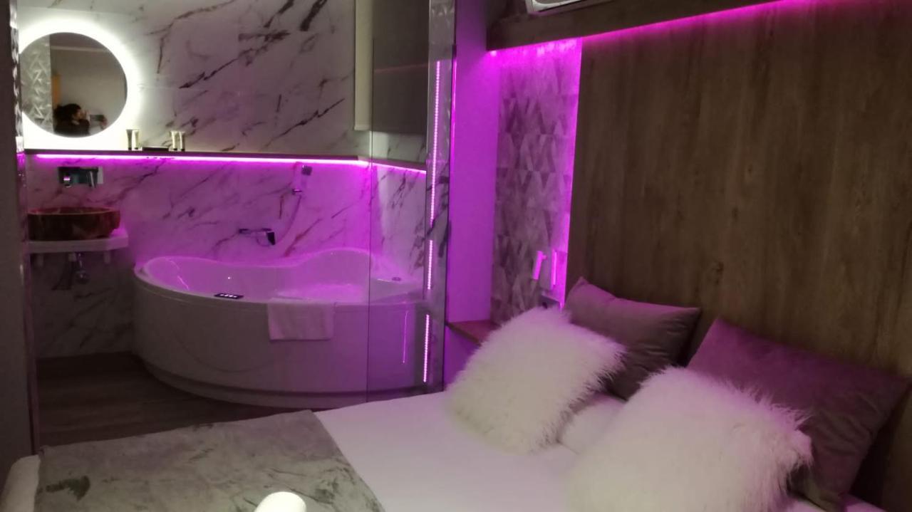 Apartamentos Los Robles Alcala del Jucar Exteriör bild