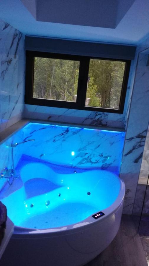 Apartamentos Los Robles Alcala del Jucar Exteriör bild