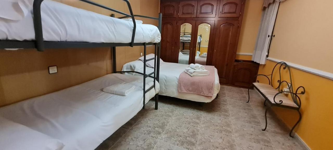 Apartamentos Los Robles Alcala del Jucar Exteriör bild