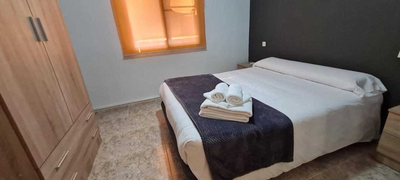 Apartamentos Los Robles Alcala del Jucar Exteriör bild