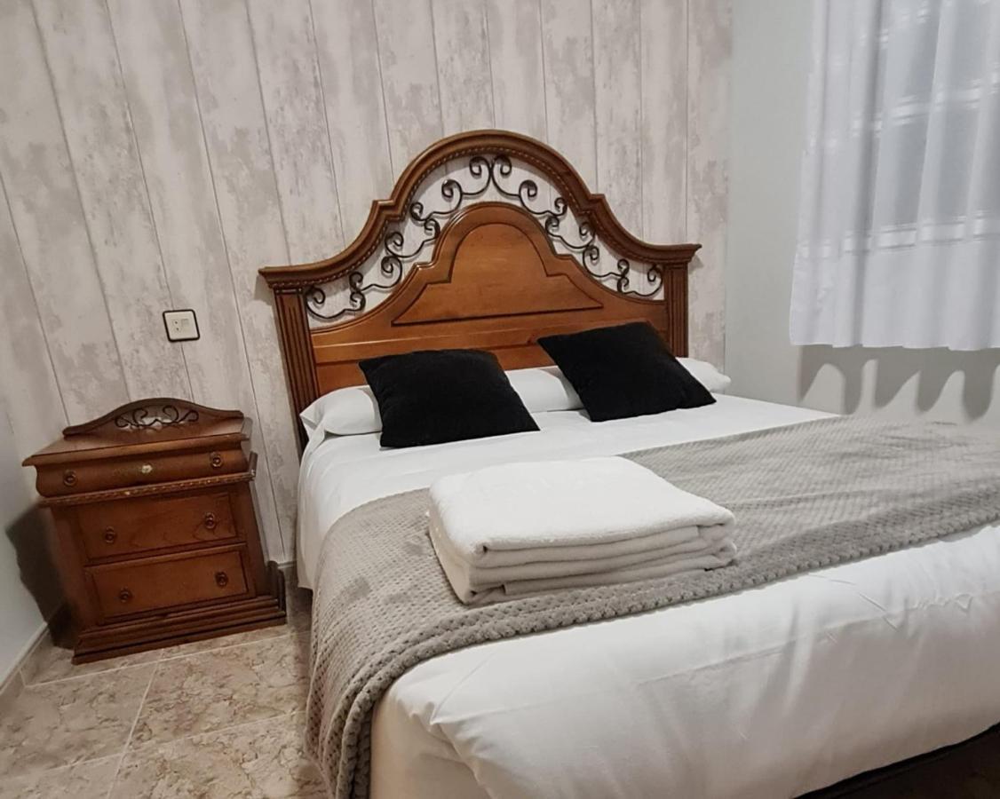 Apartamentos Los Robles Alcala del Jucar Exteriör bild